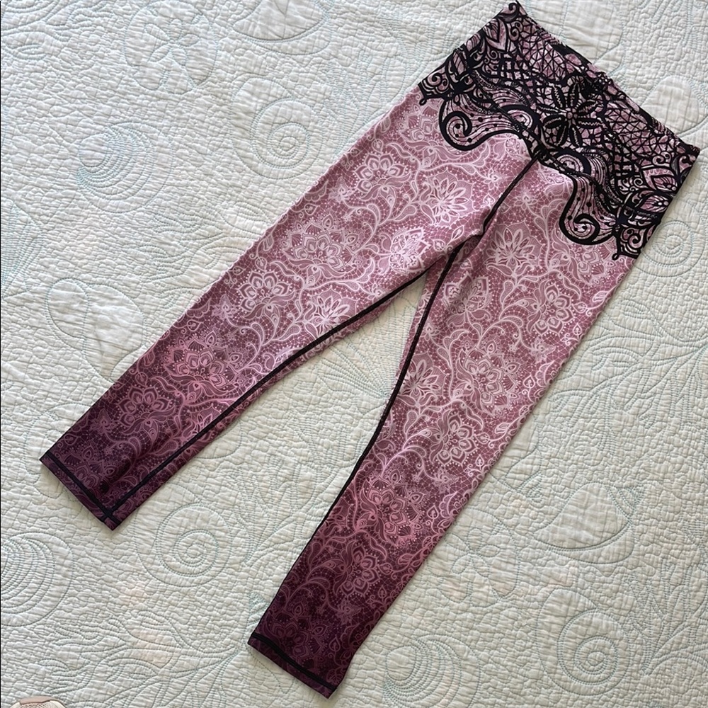 NWOT Tribe Active | Women’s Chic Pink and Black Lace Patterned Leggings Small